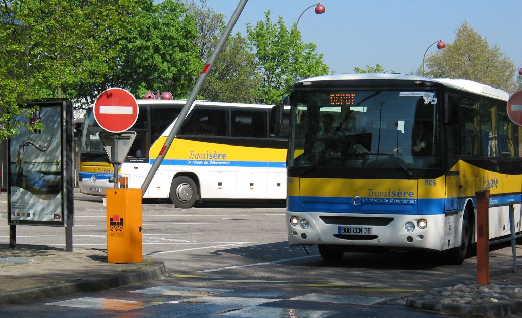 barrière d'accès avec bus